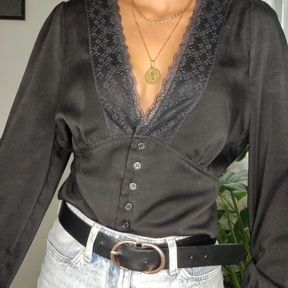 Stunning 🥰 Buffalo Silky Laced Blouse Top - Picture 2 of 4